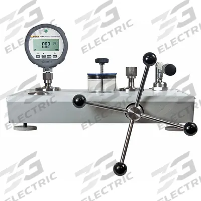 FLUKE Comparison Test Pump Kit: Pneumatic Deadweight Tester, NIST, Battery, (4) Gauges - Pneumatic Comparison Test Pumps