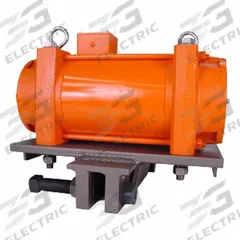 VIBCO Electric Vibrator: VMC Series, 3,000 lbf, 230/460V, 5/2.5 A, 3,600 vpm, 78 Db @ 3600 vpm (MPN VMC-1700AL-3-5V). Key specifications — attr661948: No; attr661947: 5/2.5 A; attr661979: 78 Db @ 3600 vpm; attr661970: 230/460V.
