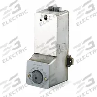 HONEYWELL Pneumatic Temperature Limit Control: 30°F to 150°F, Direct, Vertical, 4.92 ft (MPN LP920A1039/U). Key specifications — Pneumatic Thermostat Type: Remote-Bulb Sensor; Temperature Control Range: 30°F to 150°F; Number of Pipes/Air Flow Output: 2 Pipes, High Volume; Thermostat Action: Direct; Mounting Direction/Capillary Length: Vertical, 4.92 ft; Brand: HONEYWELL.