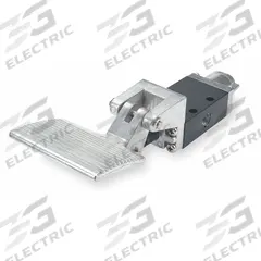 ARO Manual Air Control Valve: E, Three-Way / Two-Position, Foot Pedal, Gray, 26 scfm Flow Rate - Max (MPN E252FS). Key specifications — attr1092903: Gray; attr1086905: Spring Return; attr1086907: E; attr1086914: Normally Closed; attr1086904: Manual Air Control Valve; attr1086871: E252FS.