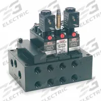 ARO Manifold: 4 Ports, Manifold/Plugs/Seals, 3/8 in Female NPT, 1/4 in Female NPT, 0°F to 180°F (MPN 118605-4). Key specifications — attr1089083: Plugs; attr1086904: Manifold; attr1086871: 118605-4.