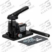 ENERPAC Control Valve: 4.5 gpm Max Flow Rate, Two Positions, 3/8 in NPT x 3/8 in NPT x 3/8 in NPT (MPN VM32). Key specifications — attr1018253: ENERPAC; attr1018249: VM32; attr1018300: Manual; attr1018289: VM; attr1416406: 3/8" NPT.
