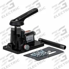 ENERPAC Control Valve: 4.5 gpm Max Flow Rate, Two Positions, 3/8 in NPT x 3/8 in NPT x 3/8 in NPT (MPN VM32). Key specifications — attr1018253: ENERPAC; attr1018249: VM32; attr1018300: Manual; attr1018289: VM; attr1416406: 3/8" NPT.
