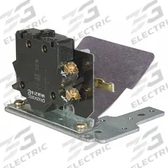 GE Auxiliary Contact Block: 1NO/1NC, 10 A Max Current (AC), Side Mount, Side-Mounted (MPN CR305X300C). Key specifications — Brand: GE; Compatible with Series: 300-Line Contactors.
