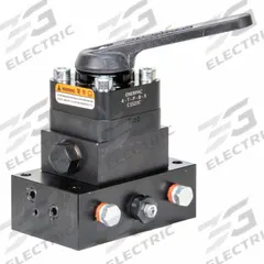 ENERPAC Control Valve: 4.5 gpm Max Flow Rate, Three Positions, 1/4 in NPT x 1/4 in NPT x 1/4 in NPT (MPN VM43L). Key specifications — attr1018270: Load Holding; attr1018253: ENERPAC; attr1018249: VM43L; attr1018300: Manual; attr1018289: VM; attr1416406: 1/4" NPT.