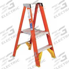WERNER Platform Stepladder: 2 ft Ladder Size, Fiberglass, 300 lb Load Capacity, 17 lb Wt (MPN P6202). Key specifications — Brand: WERNER; Included Features: Guard Rail.