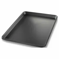 This one-half size sheet pan is constructed from anodized aluminum with a pre-seasoned coating for even heat distribution. The solid surface and closed bead closure make it suitable for baking, roasting, and general food preparation in commercial kitchens
