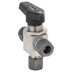 This Parker three-way ball valve is constructed from 316 stainless steel with a standard port ball port and L flow configuration. It features a lever handle for manual operation. Suitable for flow control in industrial piping systems, including mixing or diverting applications.