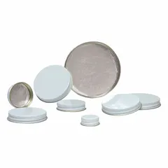 White tinplate screw cap with a colored aluminum foil/pulp liner, designed for sealing standard laboratory bottles. Each pack contains 3,600 closures. Suitable for general lab storage and shipping of reagents, solvents, and samples.