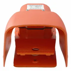 This single-pedal foot switch from the LINEMASTER Hercules Series features momentary SPDT action and includes a foot guard for operator safety. Electrically corded, it is suited for industrial applications requiring reliable foot-operated control, such as machinery activation, assembly line operations, and process equipment.
