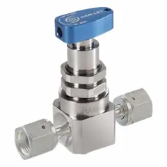 This manual diaphragm valve is constructed from 316L stainless steel with a chromium cobalt nickel diaphragm. Rated for a maximum working pressure of 450 psi (CWP), it complies with SEMI F20-0305 standards. Typical applications include ultra-high-purity gas and chemical handling in semiconductor and pharmaceutical processes.
