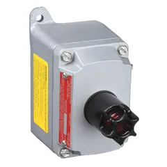 Single-gang pilot-light-only control station with one pilot light, 1/2-inch dead-end hub, and no legend. Provides visual indication of equipment status in industrial settings such as manufacturing plants and process facilities.