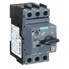 Non-reversing manual motor starter with integrated thermal overload protection. Rated 12.5 A, 690V AC, 3 poles, frame size S00. Includes selector switch for manual on/off control. Suitable for starting and protecting three-phase motors in industrial applications such as conveyors and pumps.