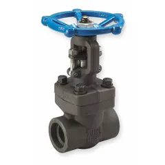 This forged steel gate valve features a rising stem, solid wedge of 410 stainless steel, and forged steel bonnet. With socket x socket connections and a 1,975 psi CWP rating, it is operated by a handwheel. Typical applications include on-off isolation in industrial piping systems handling high-pressure flows.