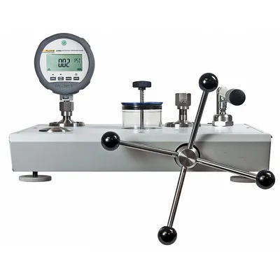 FLUKE Comparison Test Pump Kit: Pressure Calibrator, NIST, Battery - Hydraulic Comparison Test Pumps