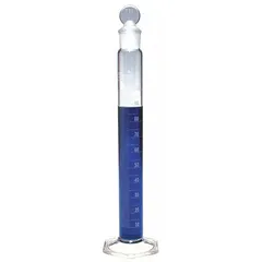 Class A graduated cylinder with 500 mL capacity, to contain (TC), and 5 mL graduation increments. Made from Type I borosilicate glass meeting ASTM E1272 and USP Type I specifications. Includes a pennyhead glass stopper for closure. Used for precise liquid measurement in laboratory settings such as chemical analysis, pharmaceutical compounding, and educational experiments.