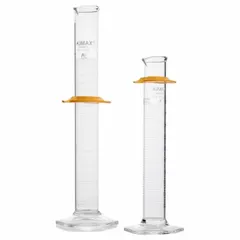 This KIMBLE graduated cylinder is Class A glass with a 1 L capacity, calibrated to deliver (TD) specified volumes. Graduation increments are 10 mL from 50 mL to 1 L. It meets ASTM E1272 and USP Type I specifications. The cylinder includes a scale but no closure. Suitable for precise liquid measurement in laboratory settings.