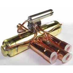 Straight-tube reversing valve for heat pump systems. Suction line size: 1/2 in. Suitable for R410A refrigerant systems. Used to direct refrigerant flow for switching between heating and cooling modes.