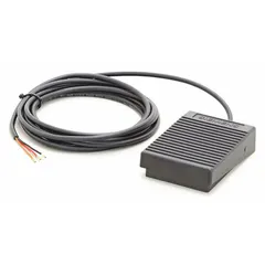 This Siemens 3SE3 Series single-pedal foot switch is electrically corded with a 3 m cable and features momentary switch action. It has one normally open and one normally closed contact (1NO/1NC) for use in control circuits. No foot guard is included. Typical applications include machine start/stop, press actuation, and conveyor commands in industrial environments.