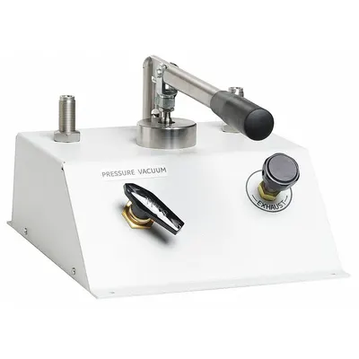 FLUKE Comparison Test Pump Kit: Pneumatic Deadweight Tester, NIST, Battery, Carrying Case/Gauge - Pneumatic Comparison Test Pumps
