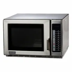 This AMANA countertop microwave features a 1.2 cu ft oven capacity and delivers 1,800 W cooking power. It offers 5 power levels for versatile operation, suitable for rapid heating, defrosting, and cooking in commercial kitchens, break rooms, or light-service food operations.