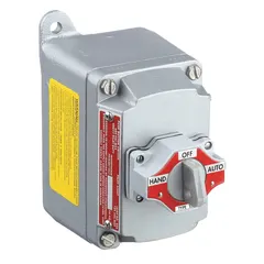 Maintained-action selector switch control station with Hand/Off/Auto legend and 2NO/2NC contact configuration. Suitable for industrial applications requiring manual selection of operating modes, such as motor control or process equipment. No pilot lights included.