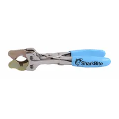 This disconnect tool is designed for releasing push-fit fittings from copper or steel pipes. It accommodates pipe sizes 3/8 in and 5/8 in. Used in plumbing repairs and system modifications.