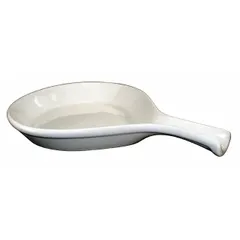 Vitrified stoneware serving skillet in American White finish. 12 oz capacity with 7 1/2 in overall depth. Suitable for presenting individual portions of sides, appetizers, or entrees in foodservice settings.