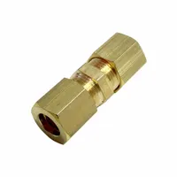 This standard sleeve brass compression fitting connects two 22 mm OD tubes in a compression x compression configuration. It is used in fluid or pneumatic systems for joining tubing in industrial applications