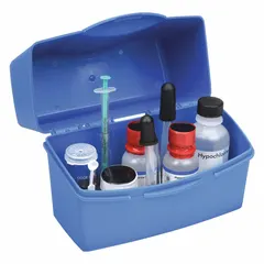 This test kit measures chlorine bleach concentration in water. It covers a range of 0.2 to 10% with a sensitivity of 0.20%. The kit includes a 0.1 g spoon for sample preparation. Typical applications include water treatment and sanitation monitoring.