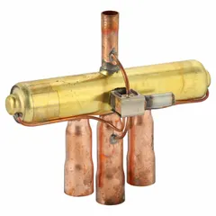 Straight-tube reversing valve for heat pump systems, used to switch between heating and cooling modes by directing refrigerant flow. Suction line size is 7/8 in. Suitable for R410A systems in the 1.3 to 6.7 ton range.