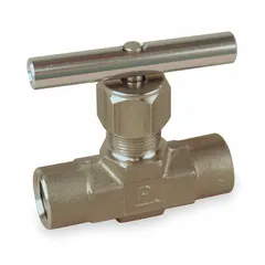 This Parker needle valve features a 316 stainless steel straight-body design with integral bonnet and 1/2 in NPT female connections on both ends. It is used for precise flow regulation of oil in industrial piping systems and complies with ISA S75.02 standards.