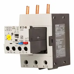 Three-pole electronic overload relay with adjustable current range of 20 A to 100 A. Features 2 normally open and 2 normally closed auxiliary contacts. Selectable trip classes 10, 20, and 30 allow flexible motor protection settings. Suitable for protecting three-phase motors in industrial automation, HVAC, pumping, and conveyor applications.