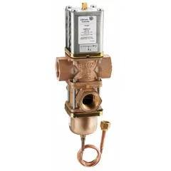 Three-way pressure-actuated water regulating valve with brass body. Modulates water flow to maintain stable head pressure in refrigeration systems using R-404A refrigerant. Maximum flow capacity of 22 gpm, operating range 145 psi to 190 psi.