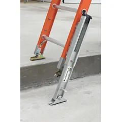 This ladder leveler is designed for use with extension ladders. It includes two bases to provide stability on uneven surfaces. The silver finish complements standard ladder components.