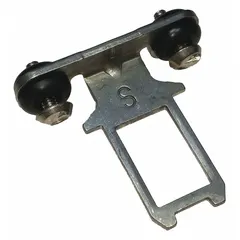 This actuating key from EUCHNER's STA series is designed for use with safety-interlock switches. The 90° right-angle configuration is suited for applications where a compact actuation angle is required, such as on hinged or sliding machine guards. It serves as a replacement or component for interlock systems in industrial safety circuits.