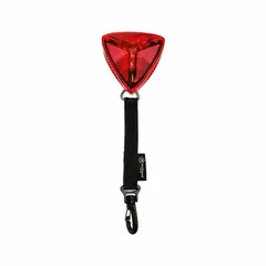 This battery-powered flashing light features a red lens and a magnet mounting mechanism for quick attachment to ferrous surfaces. With an IPX6 rating, it is suitable for use in wet or high-vibration environments. Typical applications include visual warning in industrial settings such as rail yards, warehouses, and construction sites.
