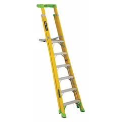 This fiberglass leaning podium ladder has a 375 lb load capacity and weighs 43 lb. The platform measures 14.3 in x 19 in, providing a stable work surface. Suitable for industrial maintenance, electrical work, and construction tasks requiring a non-conductive platform.