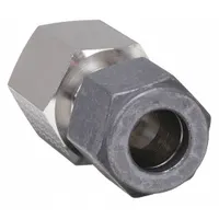 This PARKER single-ferrule stainless steel fitting is a Compression x FNPT adapter, connecting 3/8 in OD tubing to a 1/4 in female NPT port. Part of the CPI™ series, it is used in instrumentation, hydraulic, and pneumatic systems requiring leak-free sealing