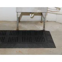 Interlocking Drainage Mat: 30 in x 8 ft, 1 in Thick, Diamond Plate, Black, Vinyl, Beveled Edge (MPN 620S3096BL)